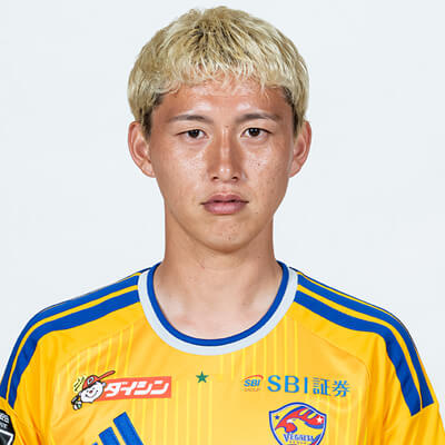 FW 荒木 駿太の写真を紹介